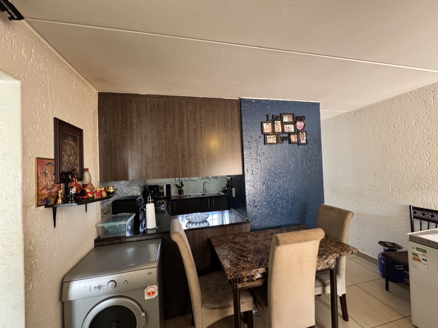 2 Bedroom Property for Sale in Mondeor Gauteng