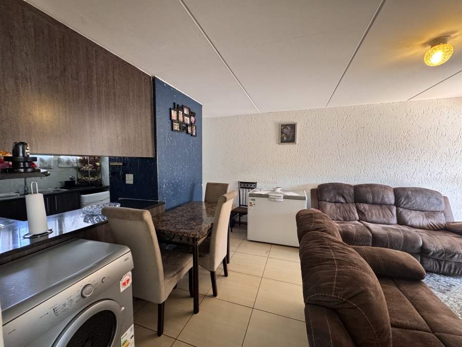 2 Bedroom Property for Sale in Mondeor Gauteng