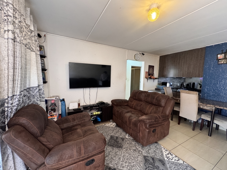 2 Bedroom Property for Sale in Mondeor Gauteng