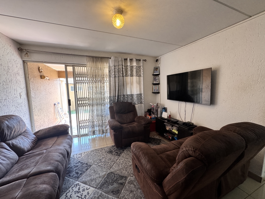 2 Bedroom Property for Sale in Mondeor Gauteng