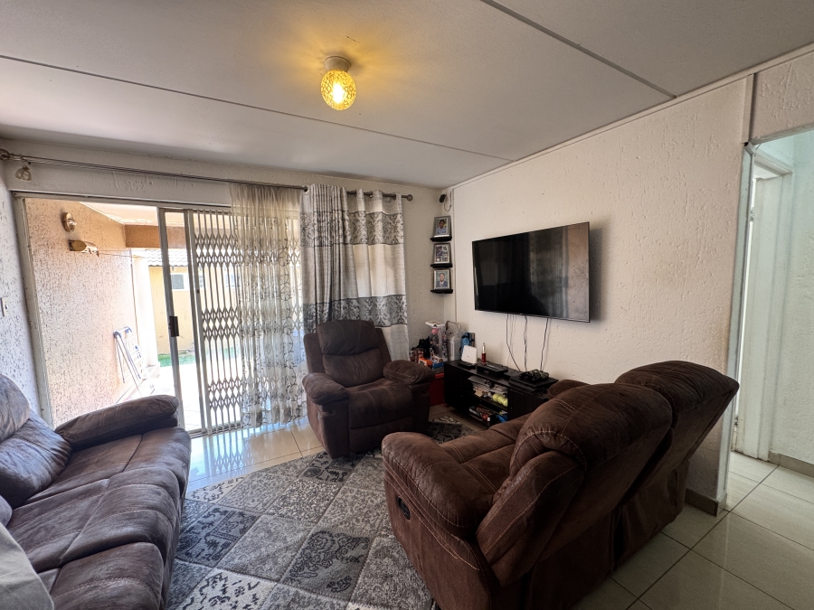 2 Bedroom Property for Sale in Mondeor Gauteng