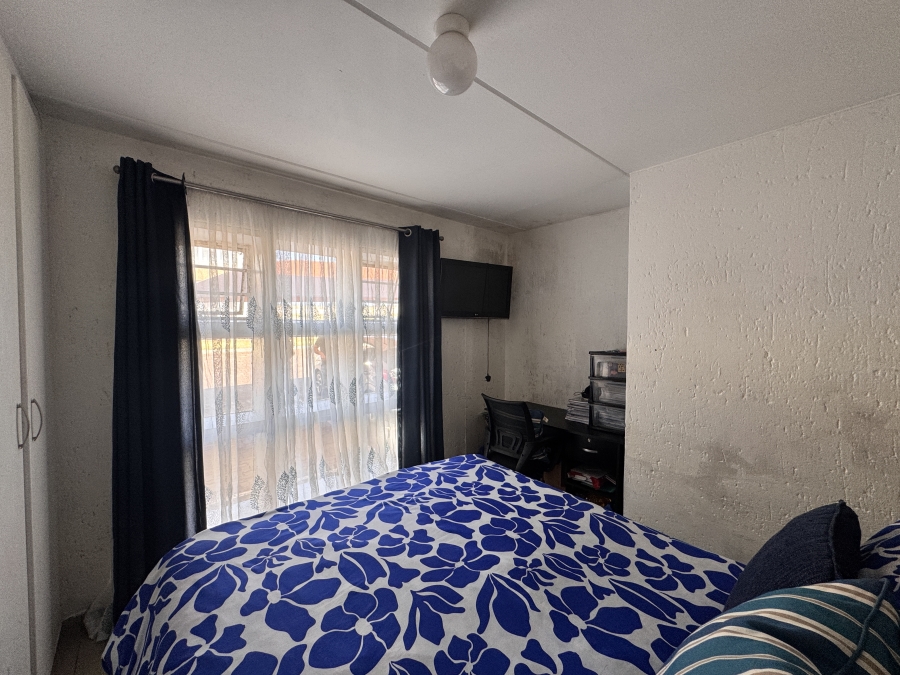 2 Bedroom Property for Sale in Mondeor Gauteng