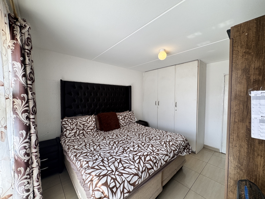 2 Bedroom Property for Sale in Mondeor Gauteng