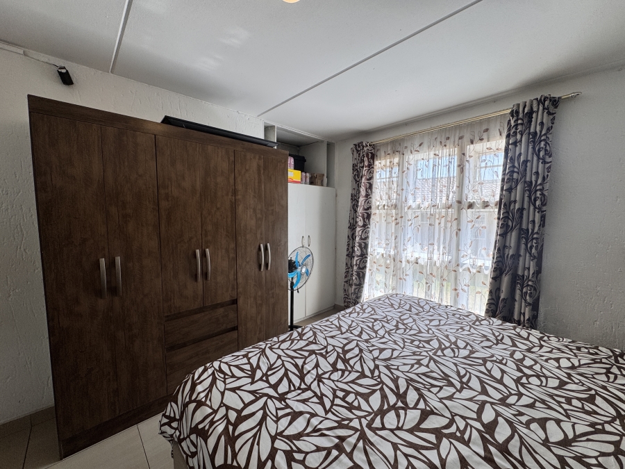 2 Bedroom Property for Sale in Mondeor Gauteng
