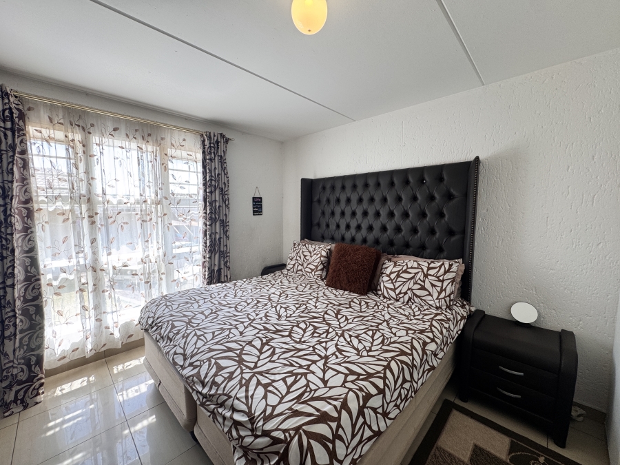 2 Bedroom Property for Sale in Mondeor Gauteng