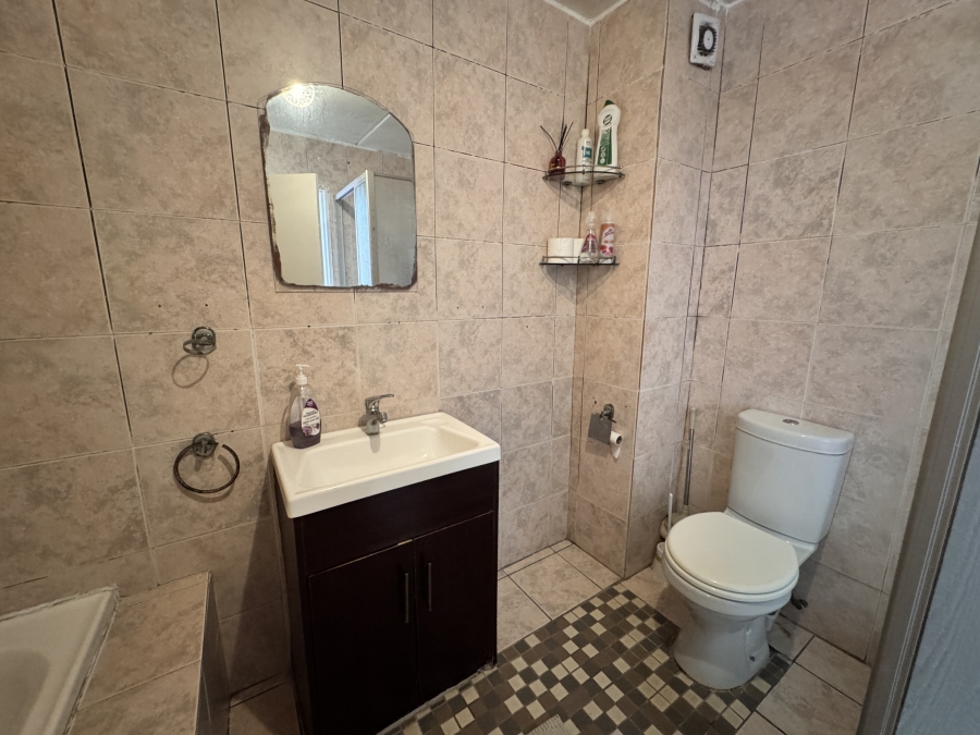 2 Bedroom Property for Sale in Mondeor Gauteng