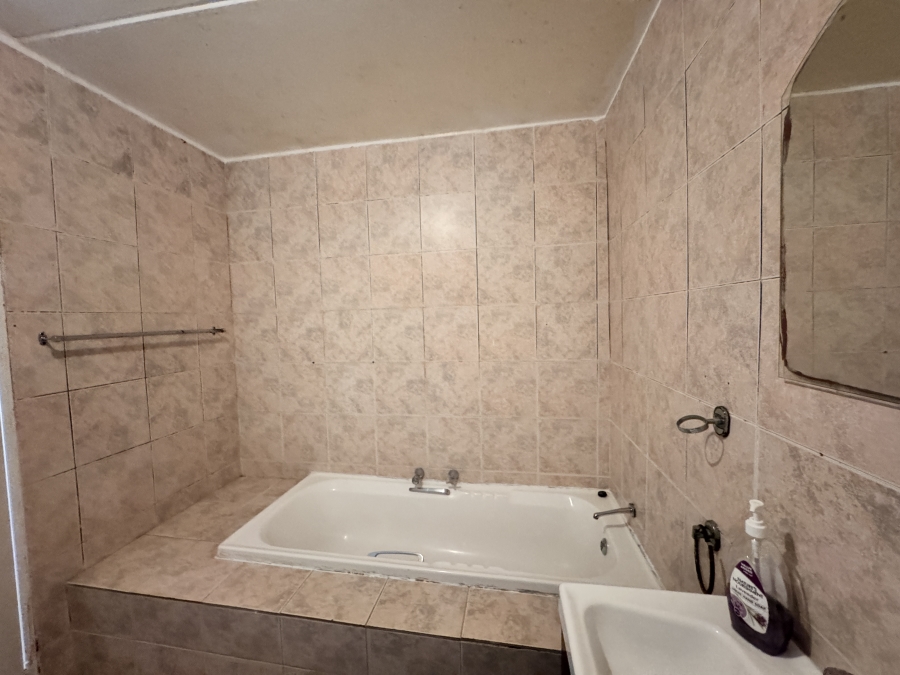 2 Bedroom Property for Sale in Mondeor Gauteng