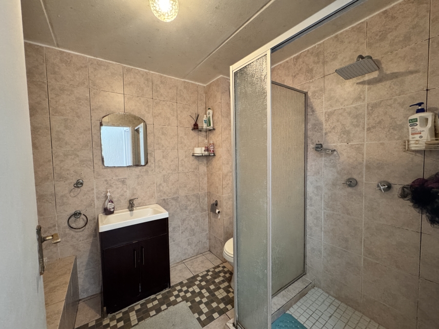 2 Bedroom Property for Sale in Mondeor Gauteng