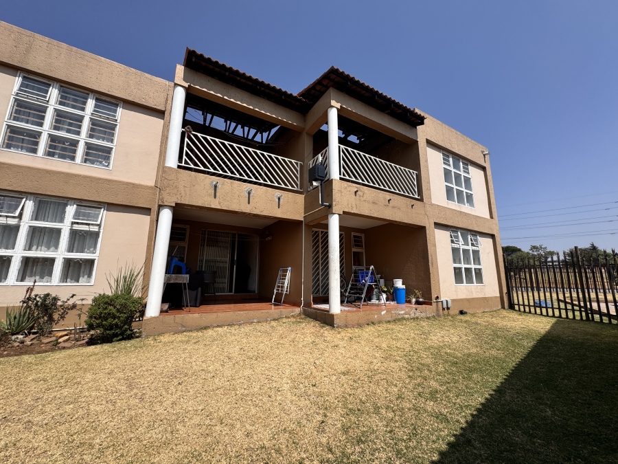 2 Bedroom Property for Sale in Mondeor Gauteng