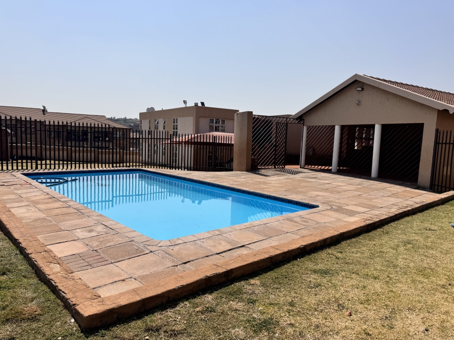 2 Bedroom Property for Sale in Mondeor Gauteng