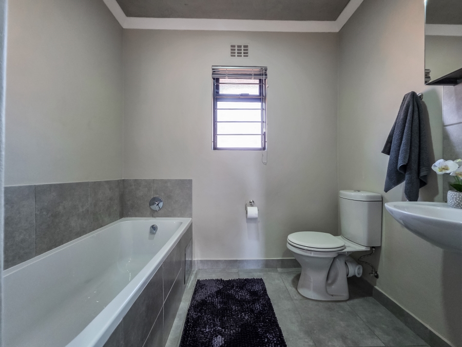 2 Bedroom Property for Sale in Sinoville Gauteng