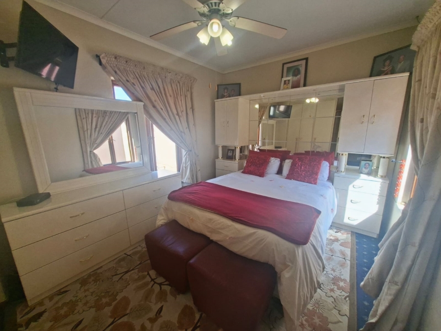 3 Bedroom Property for Sale in Wilro Park Gauteng