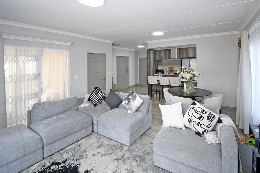 4 Bedroom Property for Sale in Broadacres Gauteng