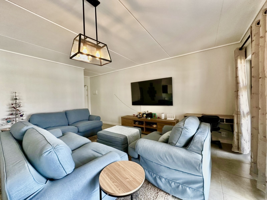 To Let 3 Bedroom Property for Rent in Waterfall Gauteng