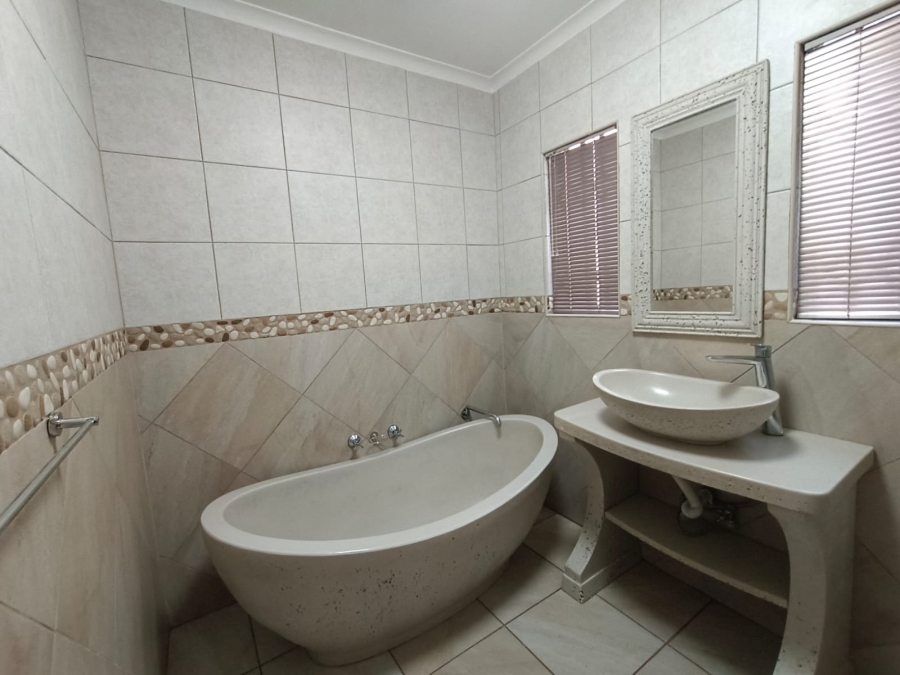 4 Bedroom Property for Sale in Vanderbijlpark SE 2 Gauteng