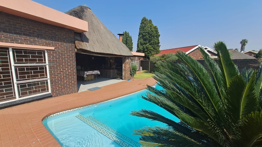 3 Bedroom Property for Sale in Falcon Ridge Gauteng