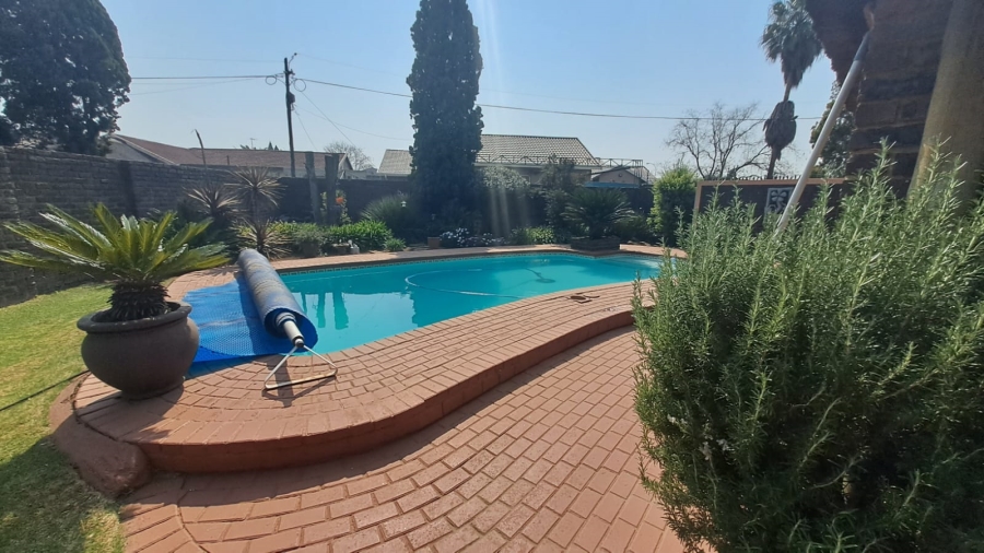 3 Bedroom Property for Sale in Falcon Ridge Gauteng