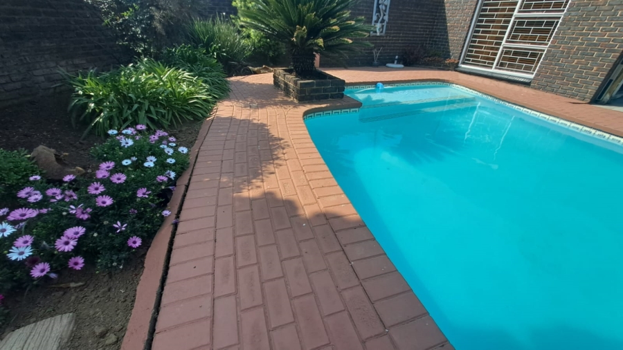 3 Bedroom Property for Sale in Falcon Ridge Gauteng