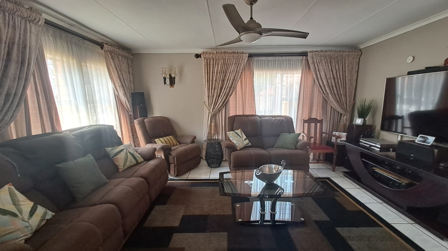 3 Bedroom Property for Sale in Falcon Ridge Gauteng