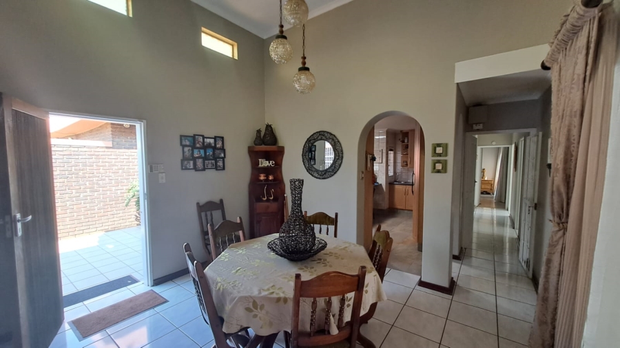 3 Bedroom Property for Sale in Falcon Ridge Gauteng