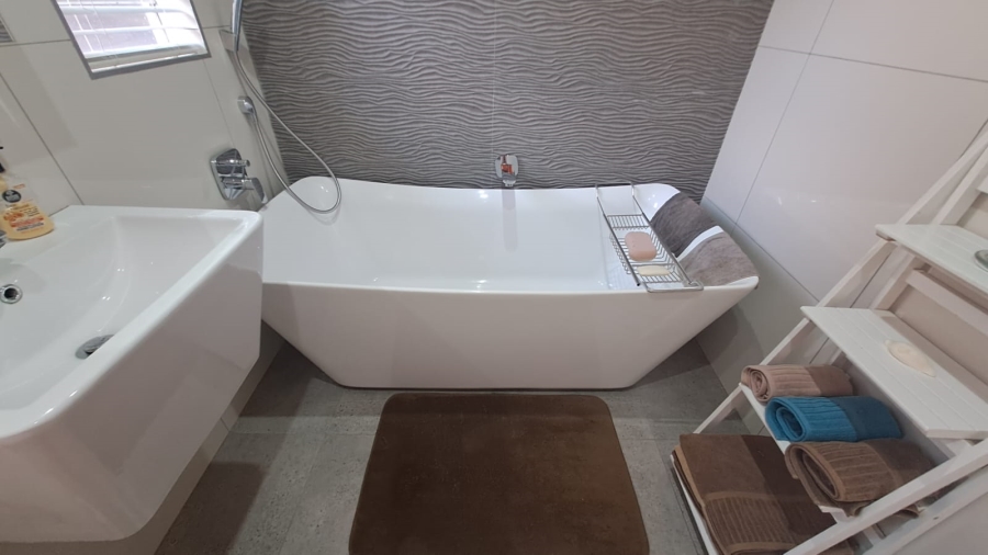 3 Bedroom Property for Sale in Falcon Ridge Gauteng