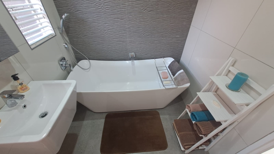 3 Bedroom Property for Sale in Falcon Ridge Gauteng