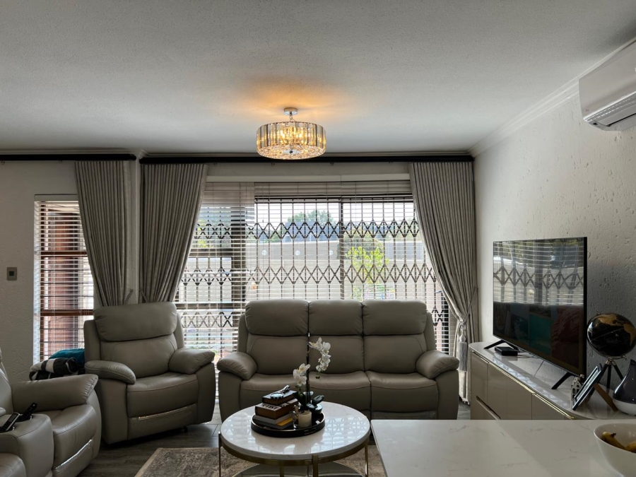 2 Bedroom Property for Sale in Morningside Gauteng