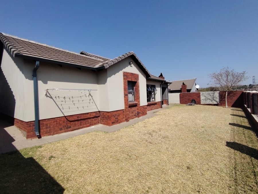 3 Bedroom Property for Sale in Amberfield Gauteng