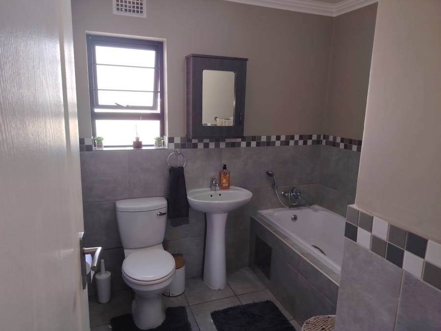 3 Bedroom Property for Sale in Amberfield Gauteng
