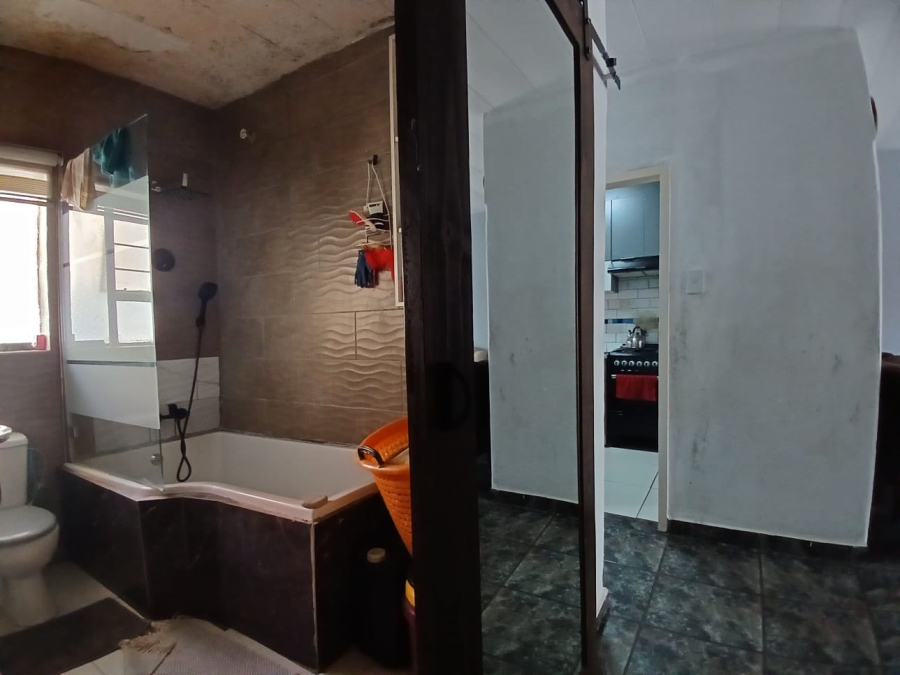 2 Bedroom Property for Sale in Wentworth Park Gauteng