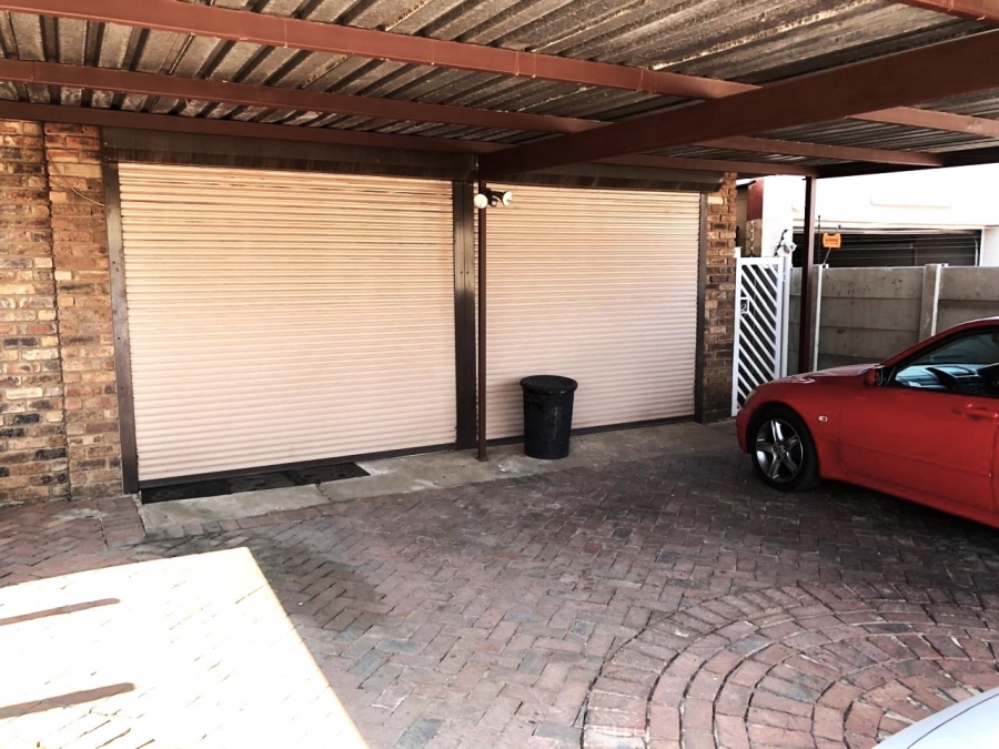 3 Bedroom Property for Sale in Bardene Gauteng