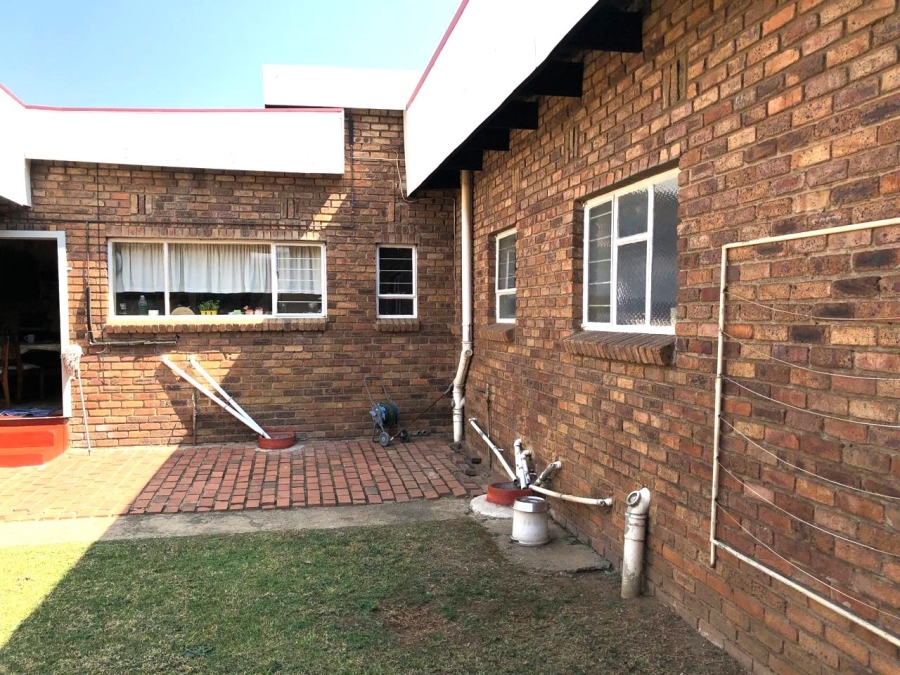 3 Bedroom Property for Sale in Bardene Gauteng