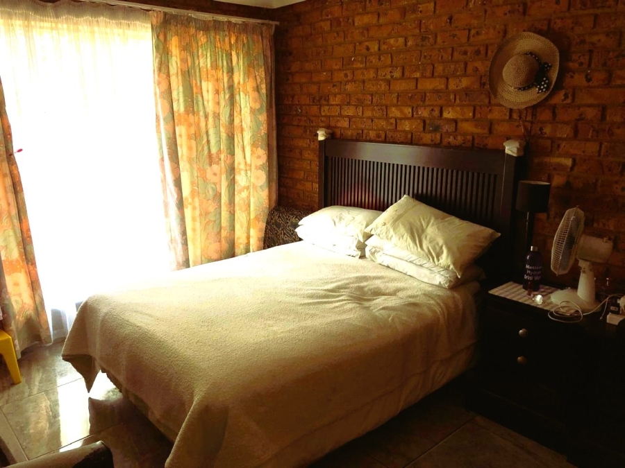 3 Bedroom Property for Sale in Bardene Gauteng