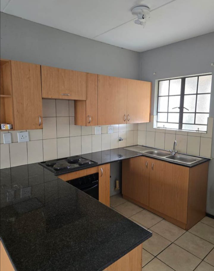 To Let 2 Bedroom Property for Rent in Grand Central Gauteng