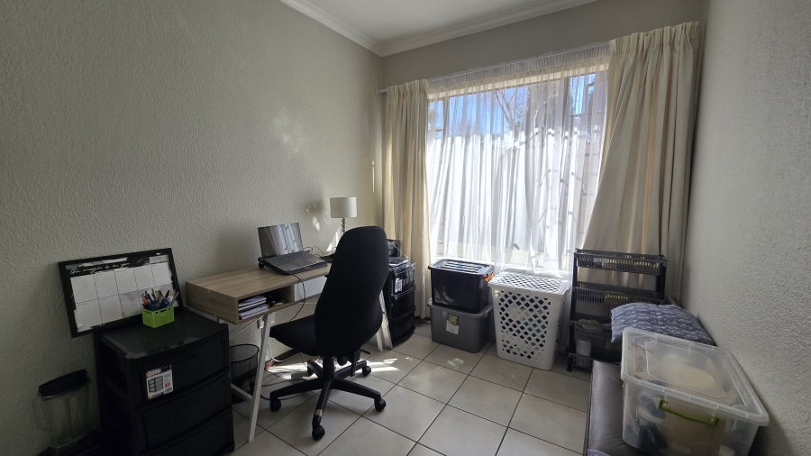 To Let 2 Bedroom Property for Rent in Halfway Gardens Gauteng