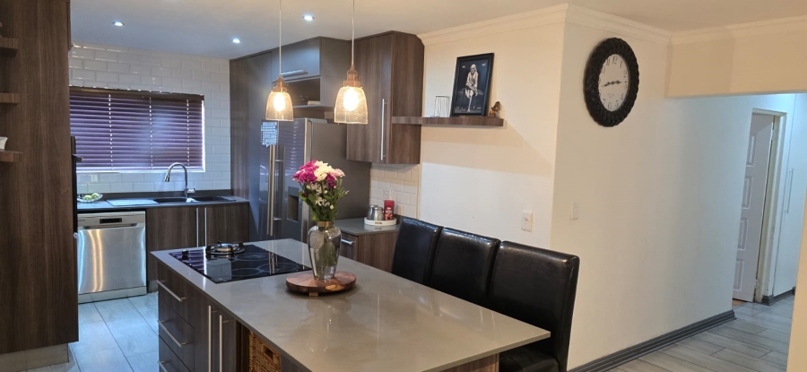 3 Bedroom Property for Sale in Lakefield Gauteng