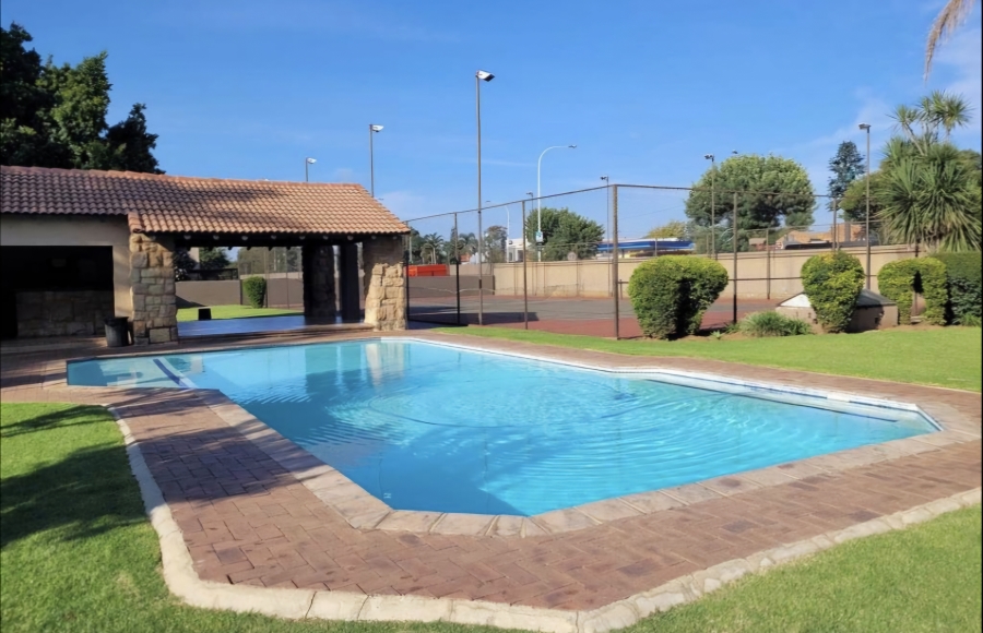 3 Bedroom Property for Sale in Lakefield Gauteng