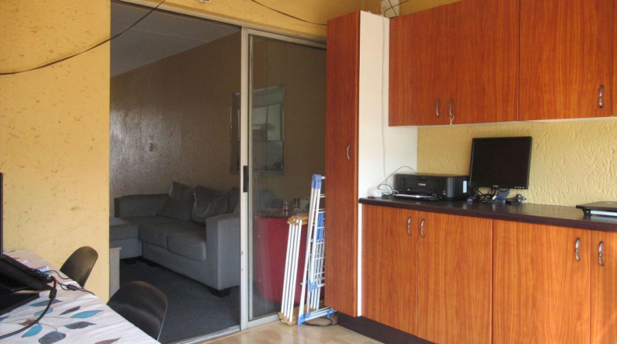2 Bedroom Property for Sale in Mulbarton Gauteng