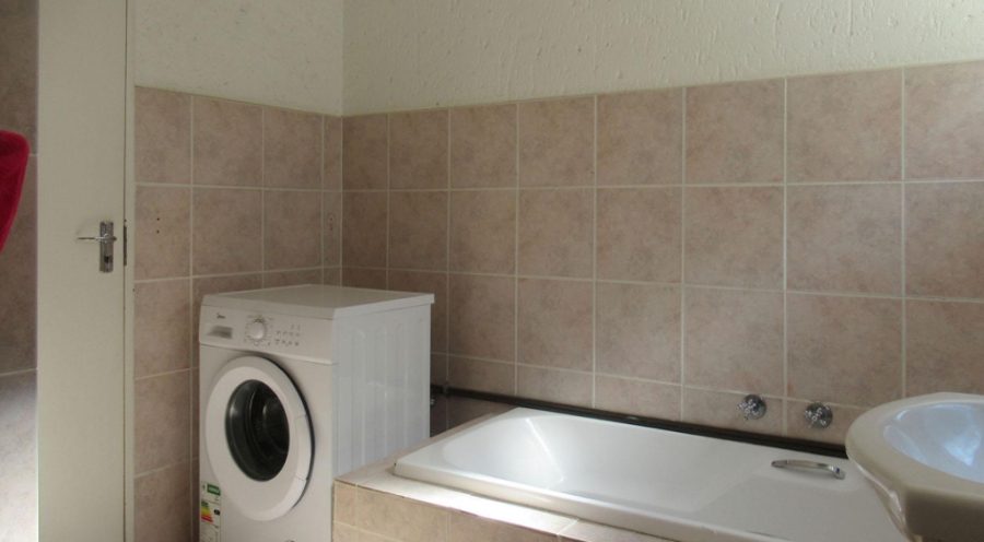 2 Bedroom Property for Sale in Mulbarton Gauteng