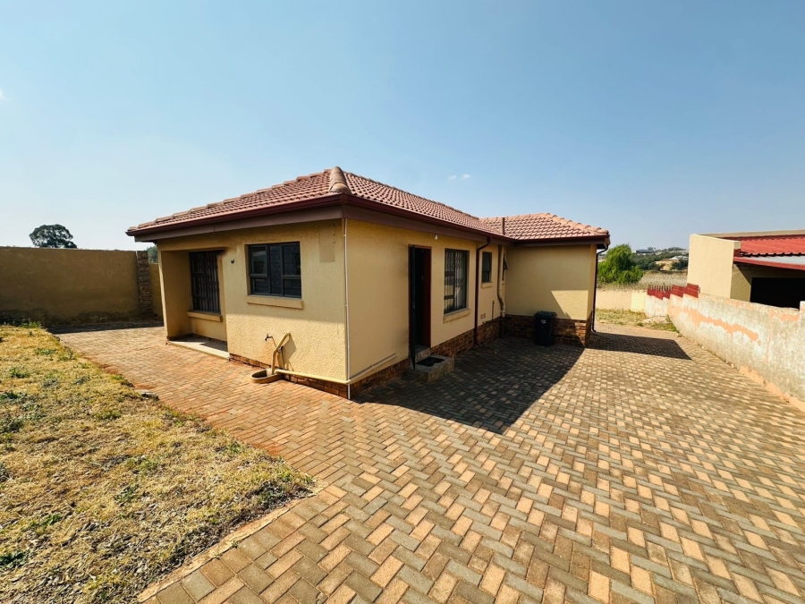 To Let 3 Bedroom Property for Rent in Groblerpark Gauteng