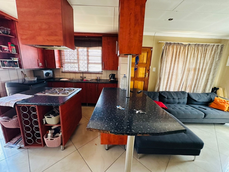 To Let 3 Bedroom Property for Rent in Groblerpark Gauteng