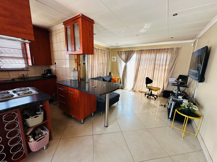 To Let 3 Bedroom Property for Rent in Groblerpark Gauteng
