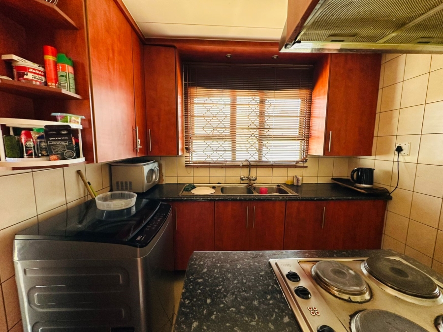 To Let 3 Bedroom Property for Rent in Groblerpark Gauteng