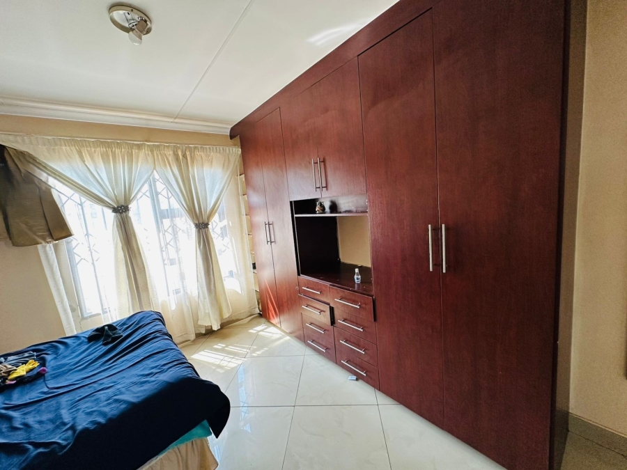 To Let 3 Bedroom Property for Rent in Groblerpark Gauteng