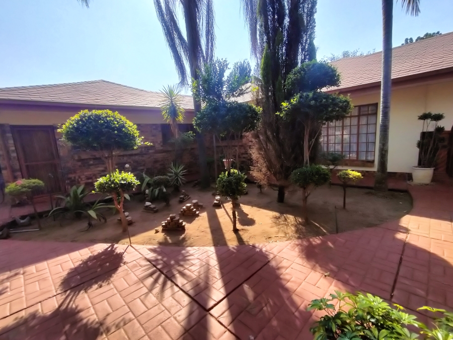 6 Bedroom Property for Sale in Ninapark Gauteng