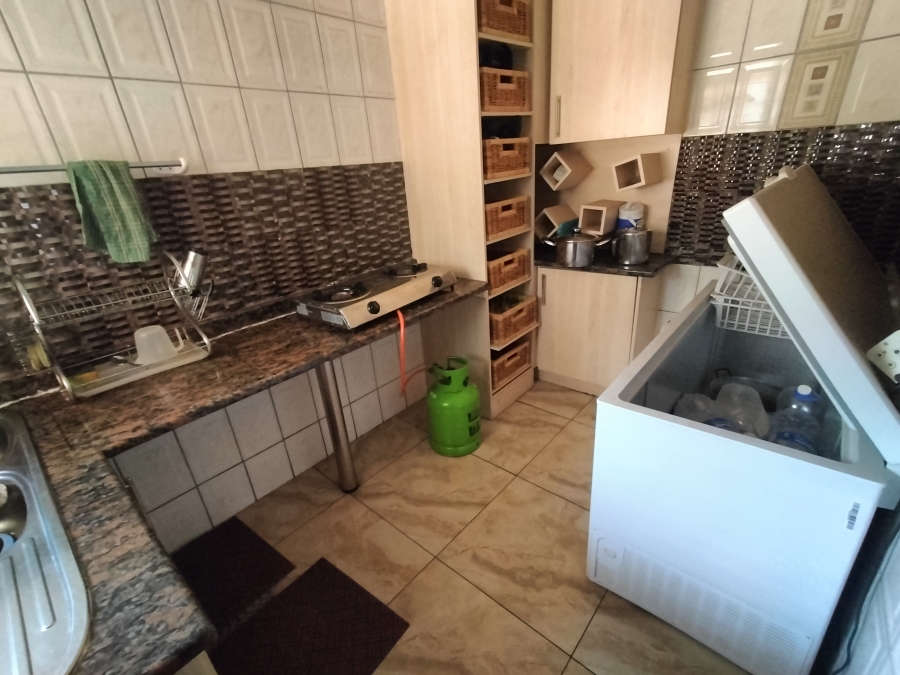6 Bedroom Property for Sale in Ninapark Gauteng