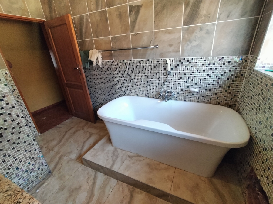 6 Bedroom Property for Sale in Ninapark Gauteng
