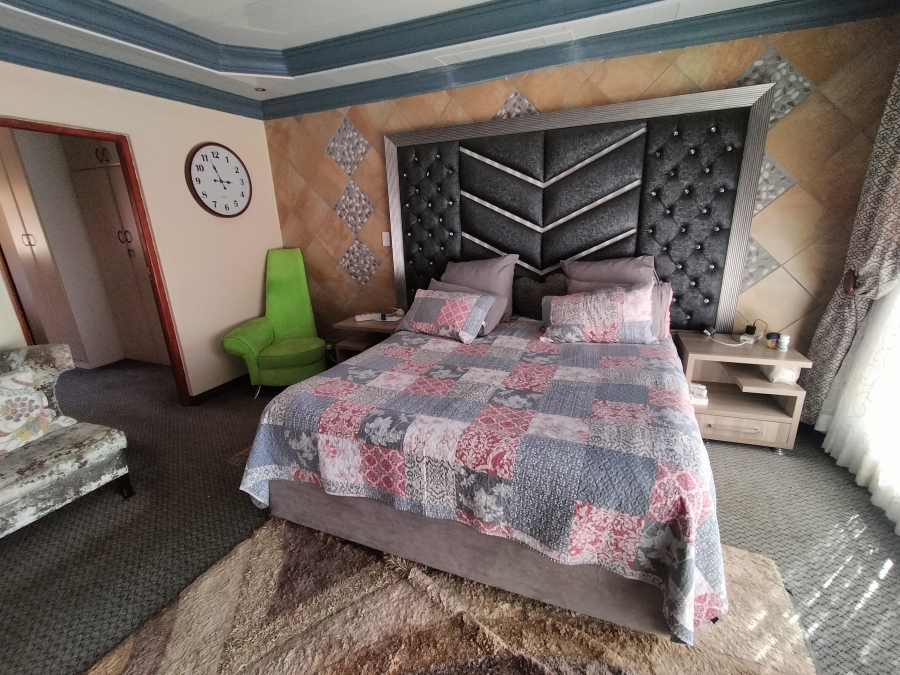 6 Bedroom Property for Sale in Ninapark Gauteng
