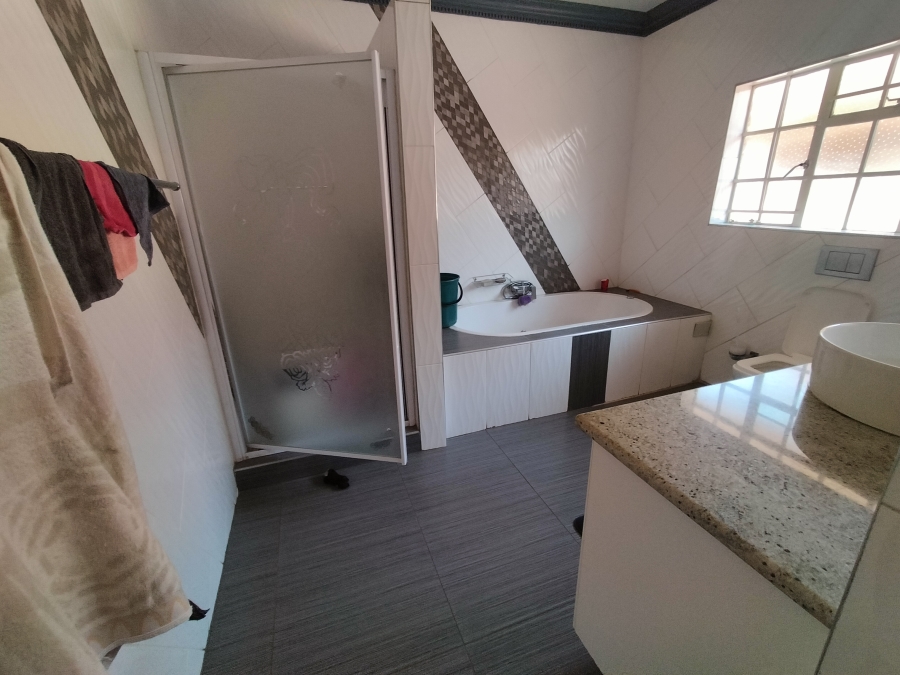 6 Bedroom Property for Sale in Ninapark Gauteng
