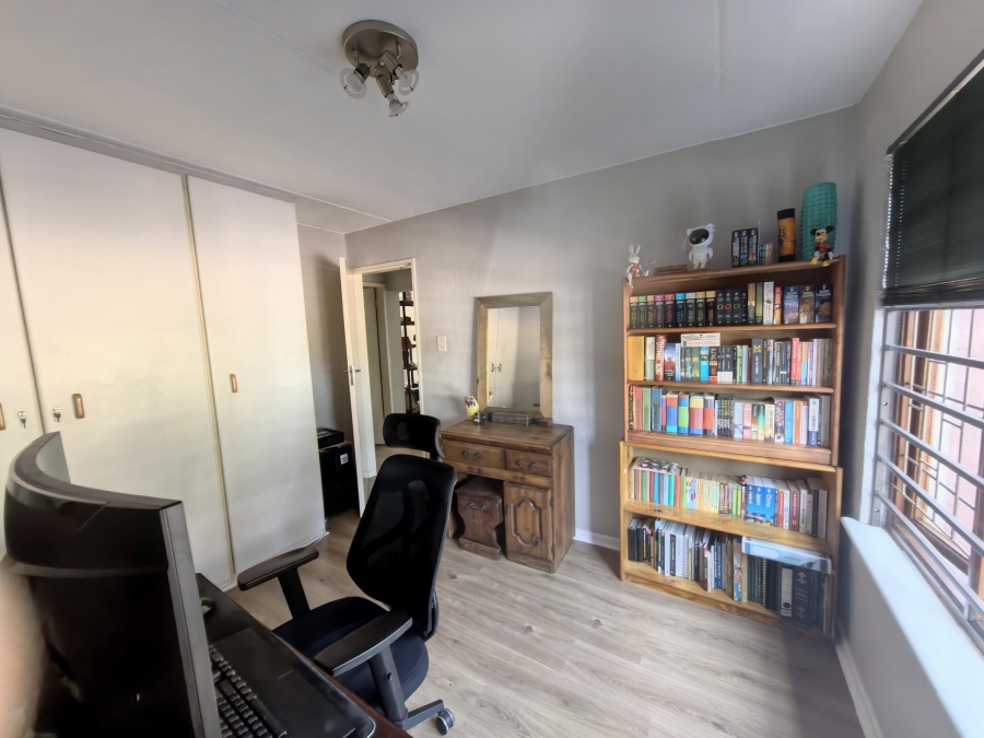 2 Bedroom Property for Sale in Sunninghill Gauteng